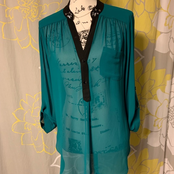 iZ Byer V Neck Tunic Top - Picture 2 of 9